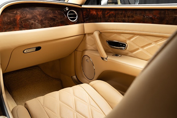 Bentley Flying Spur 21 of 30