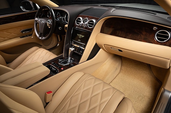Bentley Flying Spur 18 of 30
