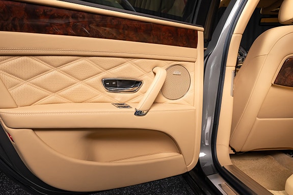 Bentley Flying Spur 28 of 30