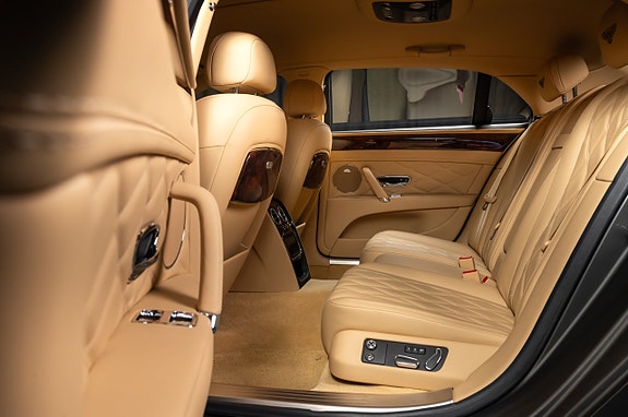 Bentley Flying Spur 26 of 30