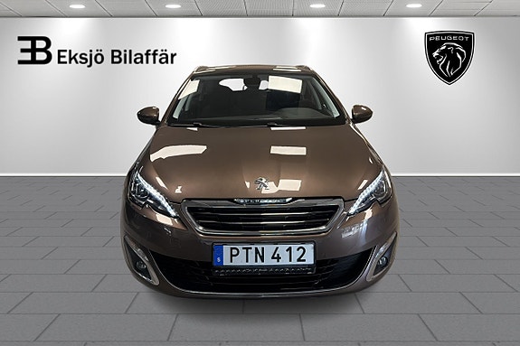 Peugeot 308 SW 2 of 5