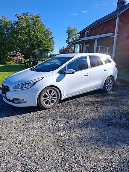 Kia Ceed 2 of 5