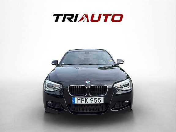 BMW 116i 2 of 5