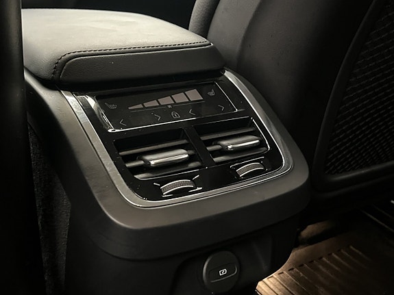 Volvo V60 Cross Country 24 of 30