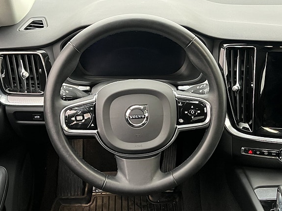 Volvo V60 Cross Country 10 of 30