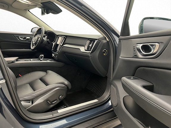 Volvo V60 Cross Country 8 of 30