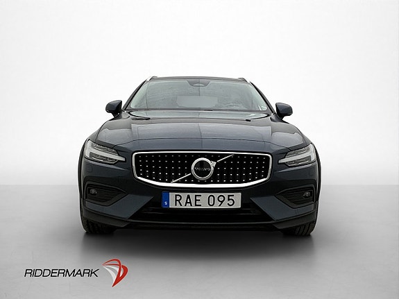 Volvo V60 Cross Country 2 of 5