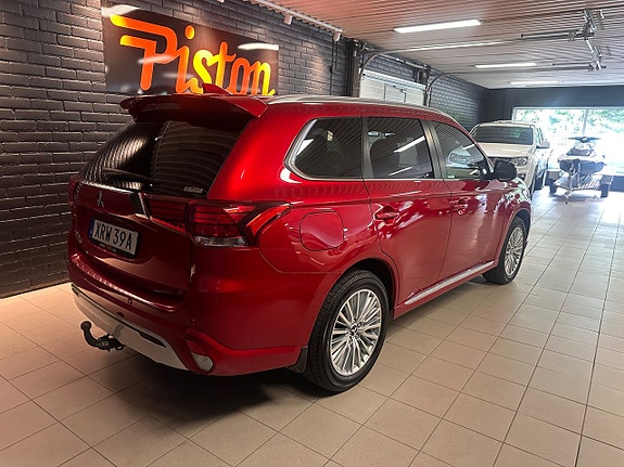Mitsubishi Outlander 2 of 5