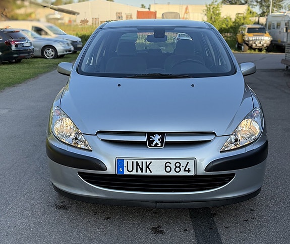 Peugeot 307 2 of 5