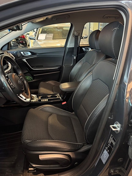 Kia Ceed 3 of 5