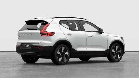 Volvo EX40 7 of 24