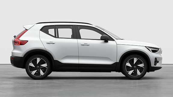 Volvo EX40 8 of 24