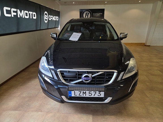Volvo XC60 2 of 5