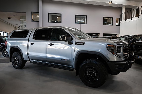 GMC Sierra 3 of 5