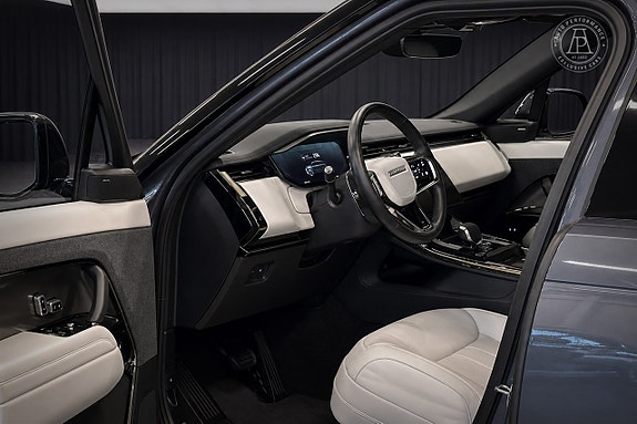Land Rover Range Rover Sport 5 of 5