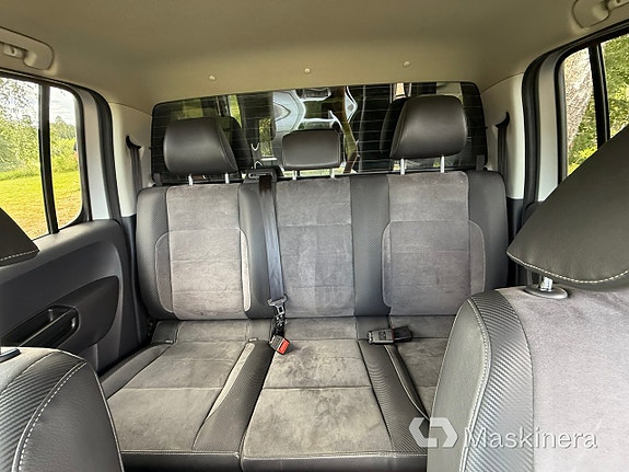 Volkswagen Amarok 10 of 11