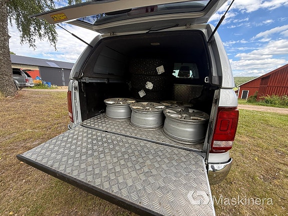 Volkswagen Amarok 11 of 11