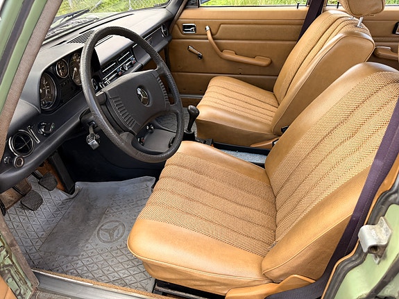 Mercedes-Benz 200 4 of 5