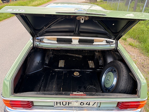 Mercedes-Benz 200 3 of 5