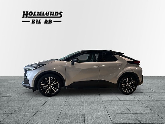Toyota C-HR 3 of 23