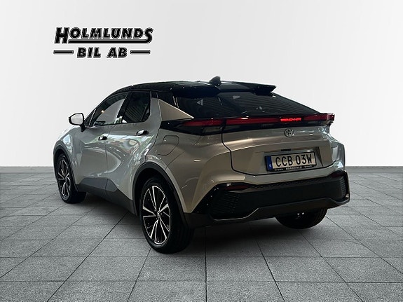 Toyota C-HR 2 of 23