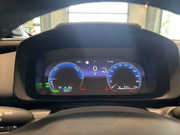 Toyota C-HR 14 of 23