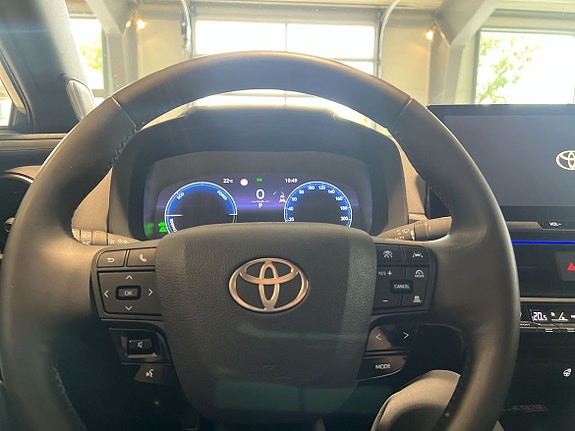 Toyota C-HR 13 of 23