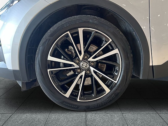 Toyota C-HR 16 of 23