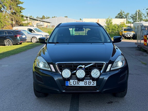 Volvo XC60 2 of 5