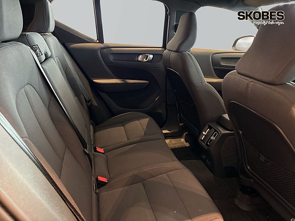 Volvo EX40 19 of 24