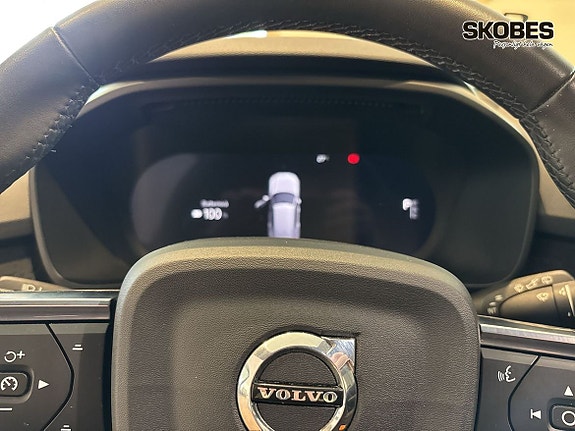 Volvo EX40 13 of 24