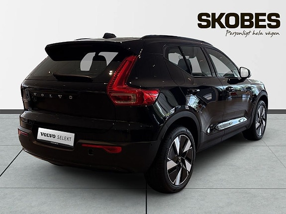 Volvo EX40 8 of 24