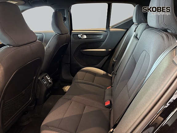 Volvo EX40 18 of 24