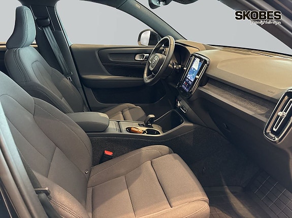 Volvo EX40 7 of 24
