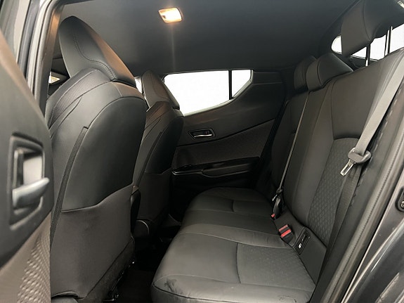 Toyota C-HR 14 of 29