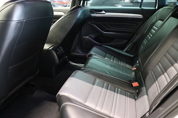 Volkswagen Passat 12 of 27