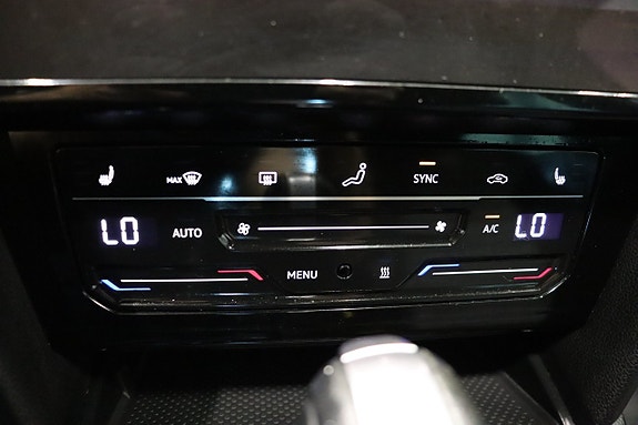 Volkswagen Passat 23 of 27