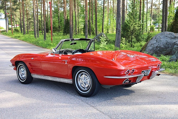 Chevrolet Corvette 4 of 5