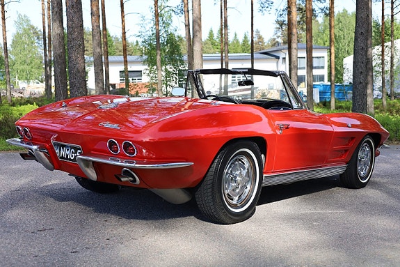 Chevrolet Corvette 3 of 5