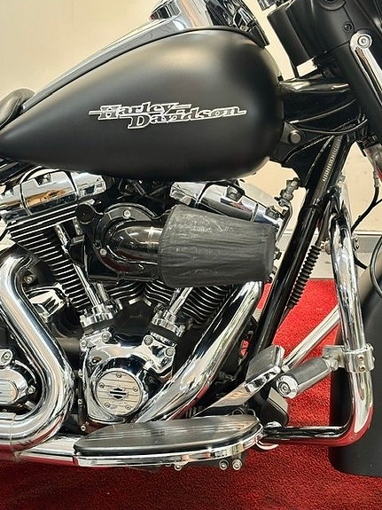Harley-Davidson FLHX Street Glide 103 2 of 5