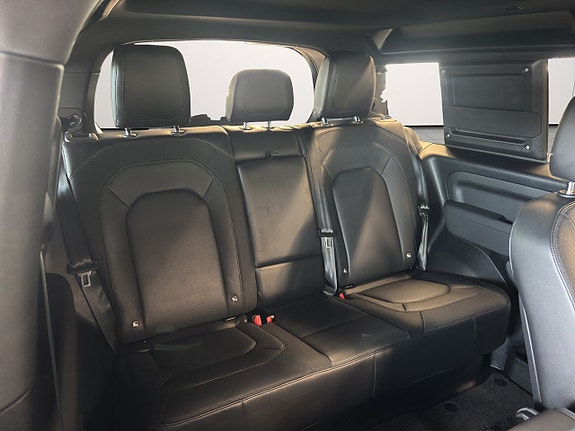 Land Rover Defender 90 14 of 24
