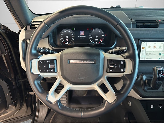 Land Rover Defender 90 17 of 24