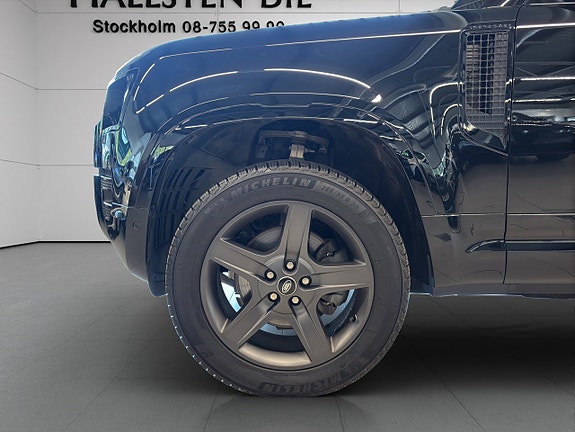 Land Rover Defender 90 8 of 24
