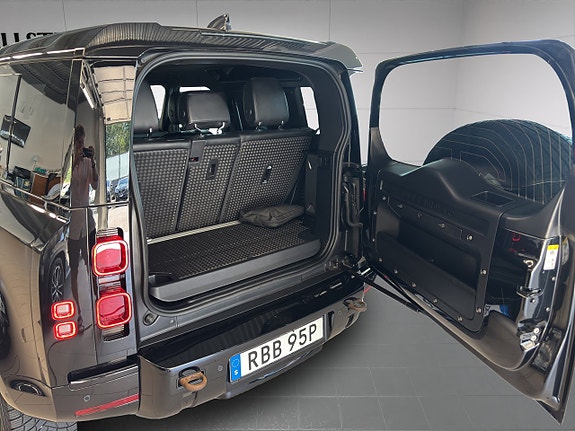 Land Rover Defender 90 24 of 24