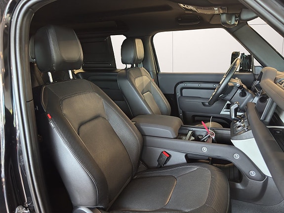 Land Rover Defender 90 11 of 24