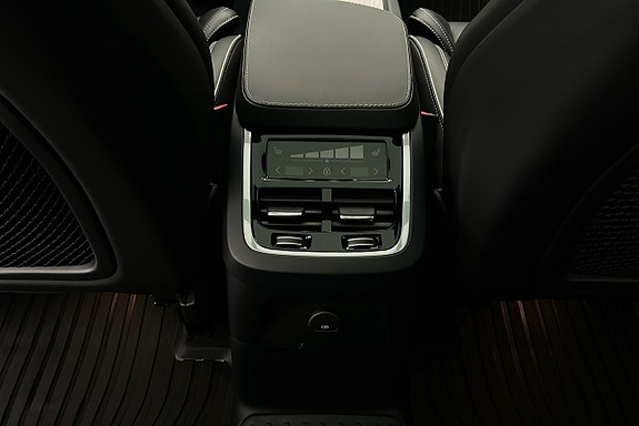 Volvo XC90 28 of 30
