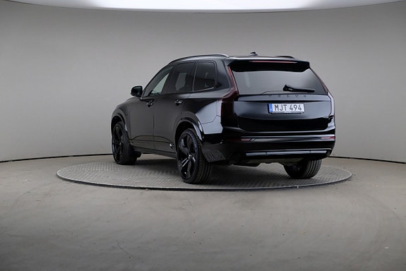 Volvo XC90 2 of 5