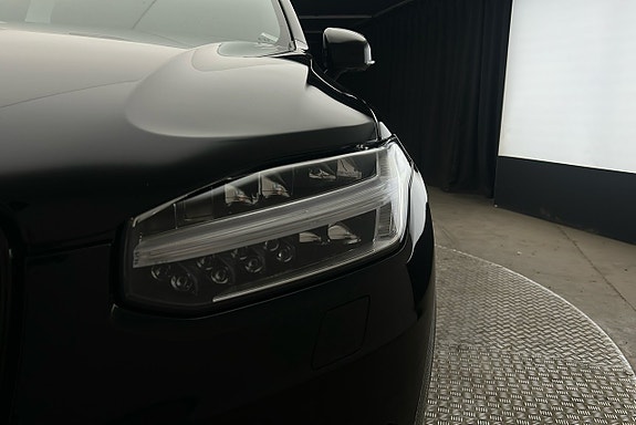 Volvo XC90 11 of 30