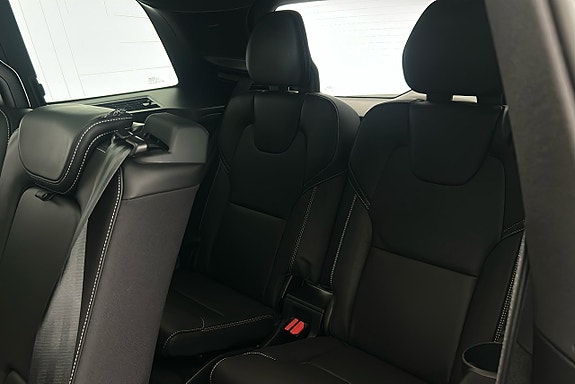 Volvo XC90 14 of 30