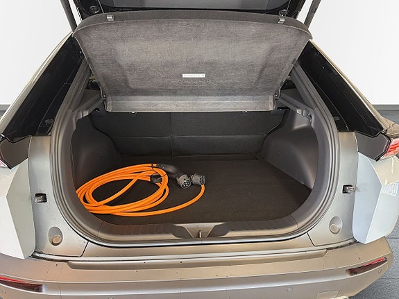 Toyota C-HR+ 10 of 18
